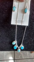 Juego de arete y collar resina montada color Azul